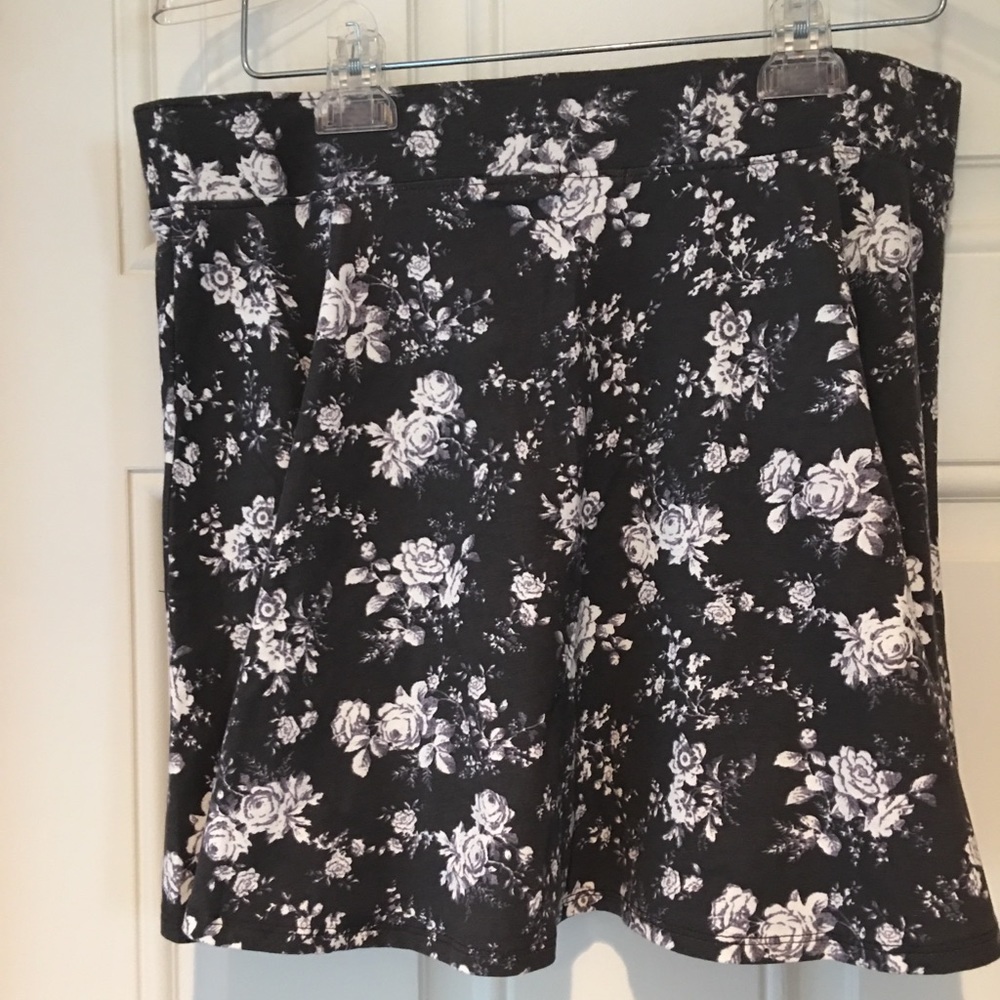 American Eagle flirty skirt